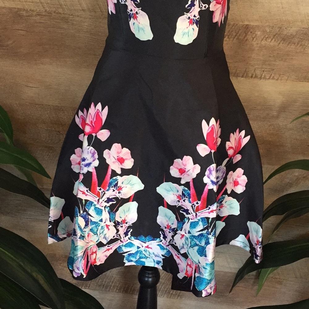 Flared Out Floral Skater Dress - Picture 3 of 4